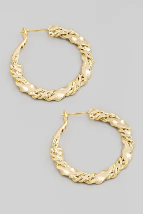 FAME DOUBLE TWIST CHAIN LATCH HOOP EARRINGS